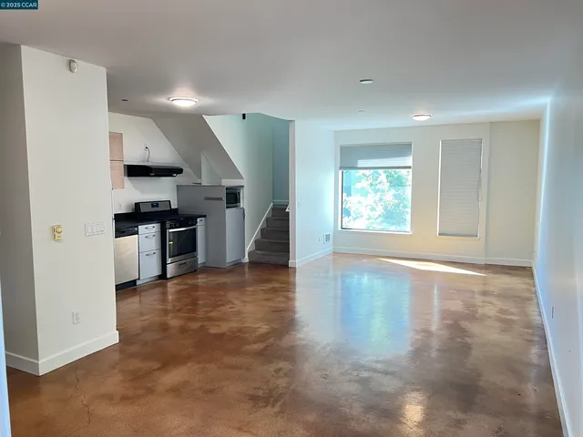 $2,695 | 6501 San Pablo Avenue, Unit 203, Oakland, CA 94608