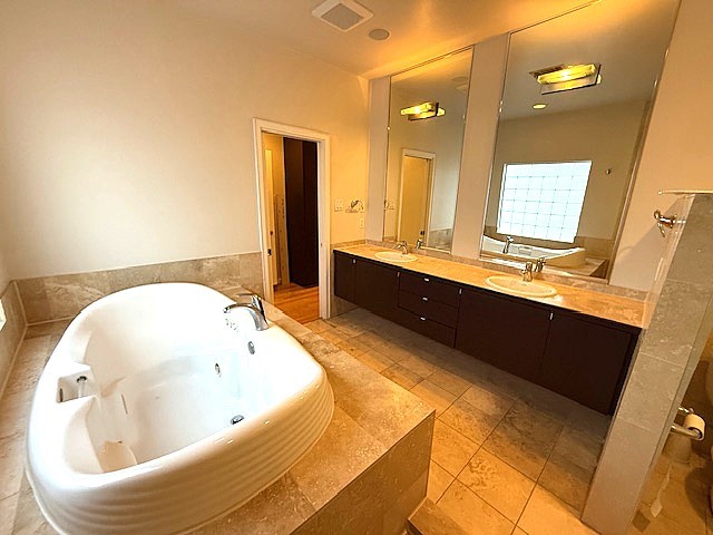 4243 Purdue Street, Unit C Houston, TX 77005 - Photo 25 of 48 a bathroom with a bathtub and a sink