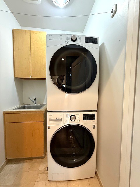 4243 Purdue Street, Unit C Houston, TX 77005 - Photo 41 of 48 a utility room with dryer and washer