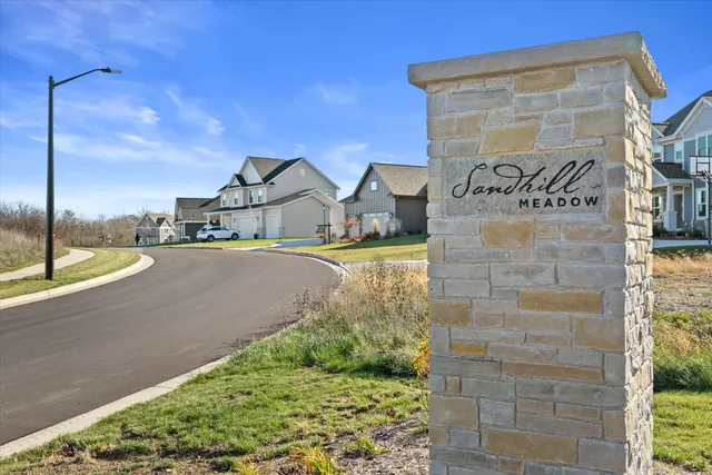 $180,000 | N54-w19469 Broadwing Place, Unit LT9, Menomonee Falls, WI 53051