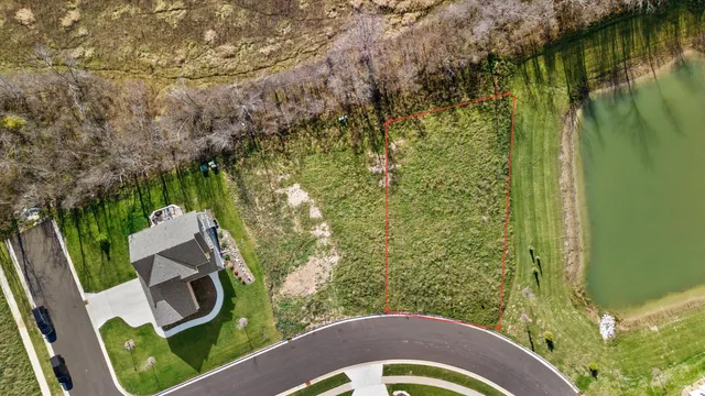 $180,000 | N54-w19469 Broadwing Place, Unit LT9, Menomonee Falls, WI 53051