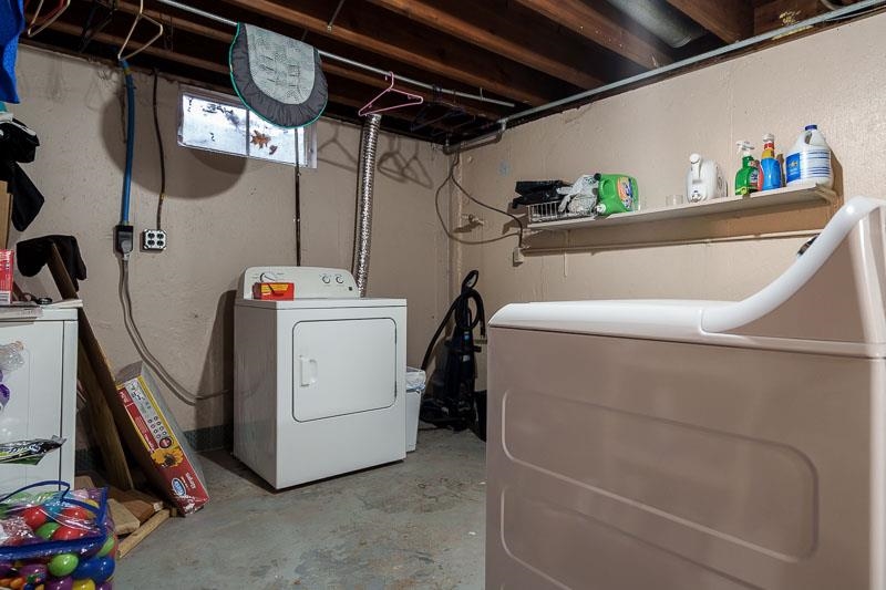 3715 Rural Street Rockford, IL 61107 - Photo 35 of 35 a utility room with dryer and washer