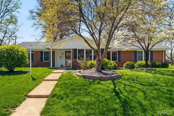 $235,000 | 224 Churchill Drive, Belleville, IL 62223