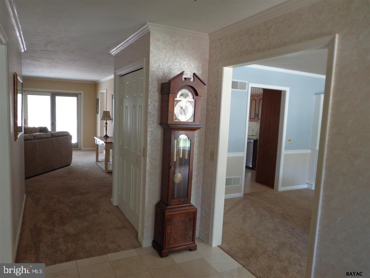 2254 Sutton Road York, PA 17403 - Photo 8 of 36