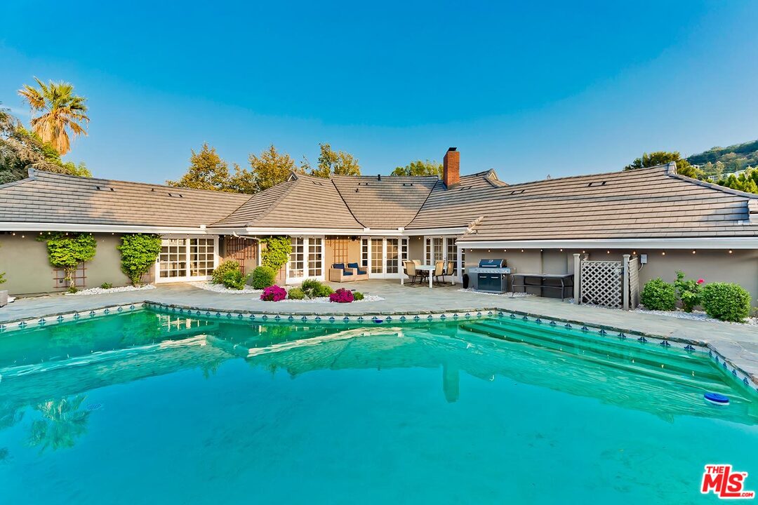 3389 Wrightview Place Studio City, CA 91604 - Photo 18 of 20 a front view of a house with swimming pool