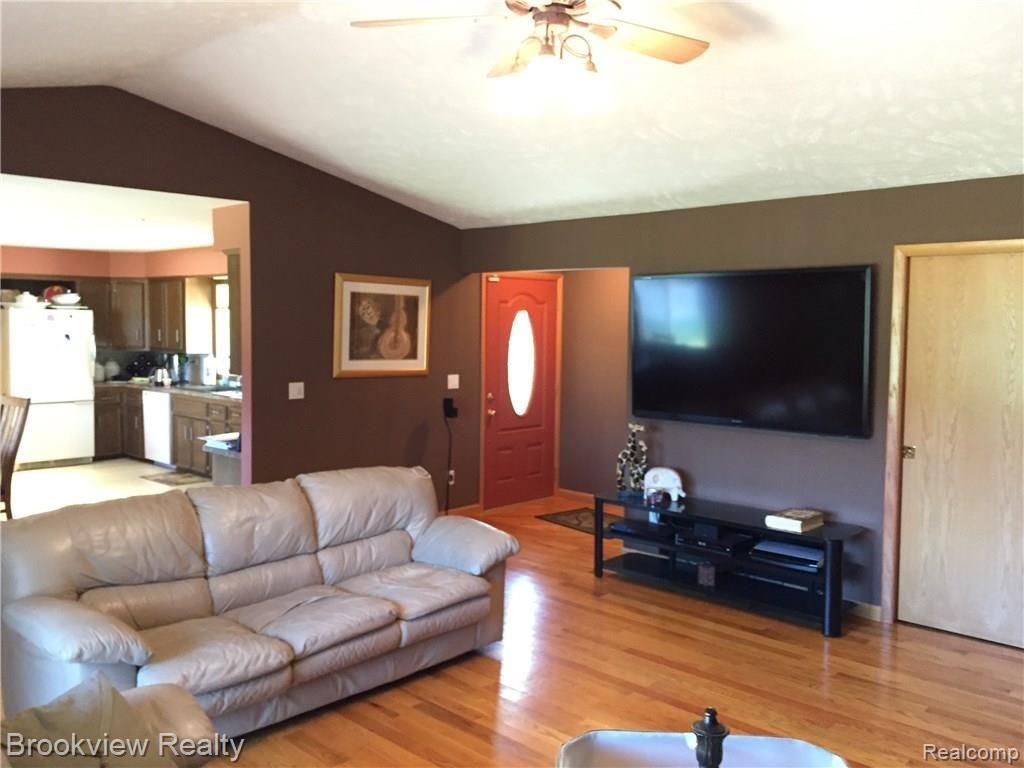 9670 Division Road Columbus, MI 48063 - Photo 6 of 45 IMG_7047.JPG