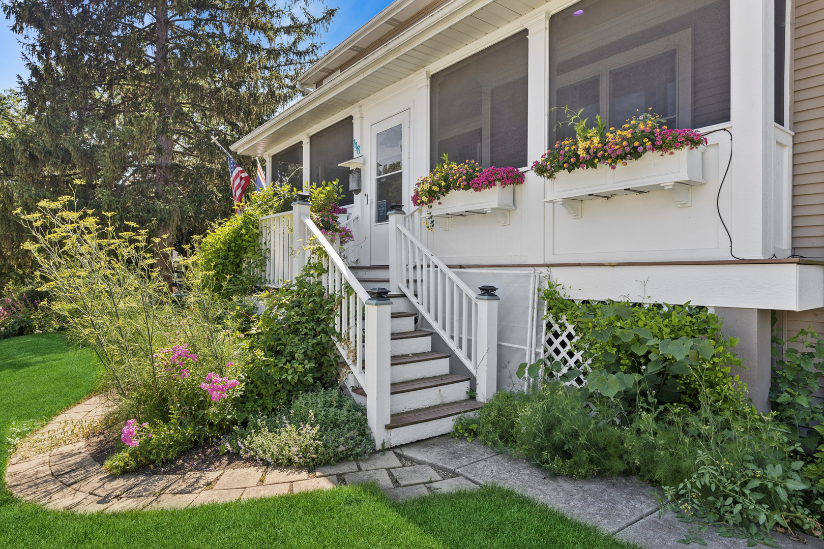 118 Waverly Road Barrington, IL 60010 - Photo 3 of 40