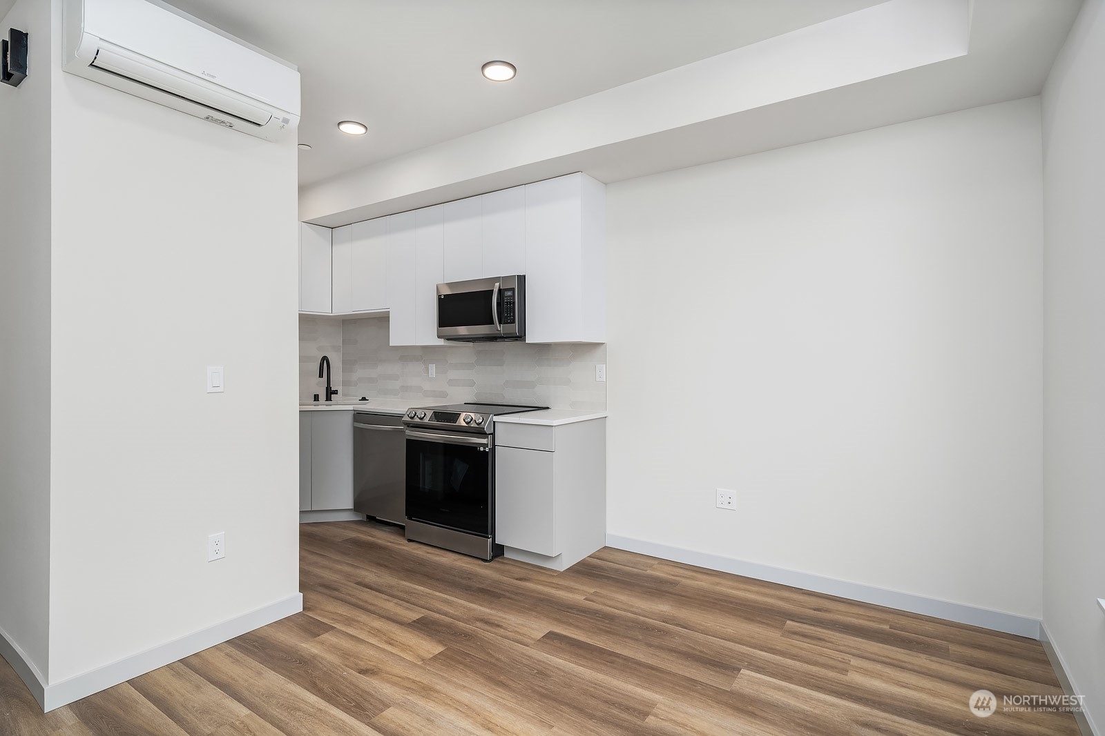 720 North Allen Place Seattle, WA 98103 - Photo 6 of 17 Gallery Image 6