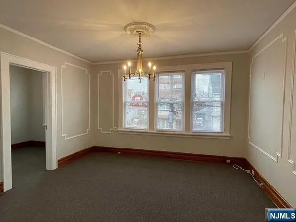 $1,850 | 41 Windsor Street, Unit 2, Kearny, NJ 07032