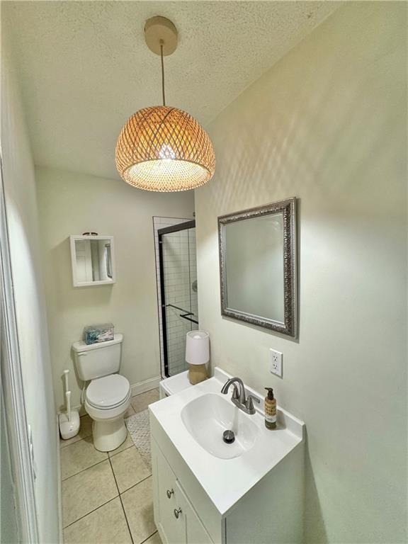 3905 Hunt Drive Gainesville, GA 30507 - Photo 14 of 16 a bathroom with a toilet a sink and a mirror