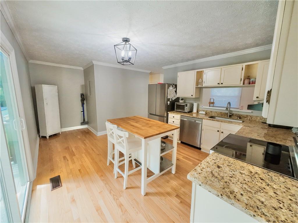 3905 Hunt Drive Gainesville, GA 30507 - Photo 8 of 16 a kitchen with a stove a refrigerator and a sink