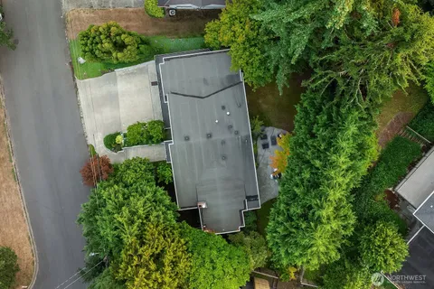 $1,948,000 | 909 110th Avenue Southeast, Bellevue, WA 98004