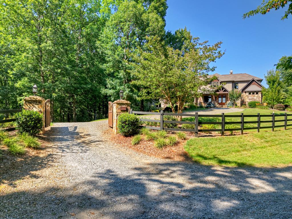 394 Snake Mountain Road Blue Ridge, GA 30513 - Photo 4 of 89 Gallery Image 4