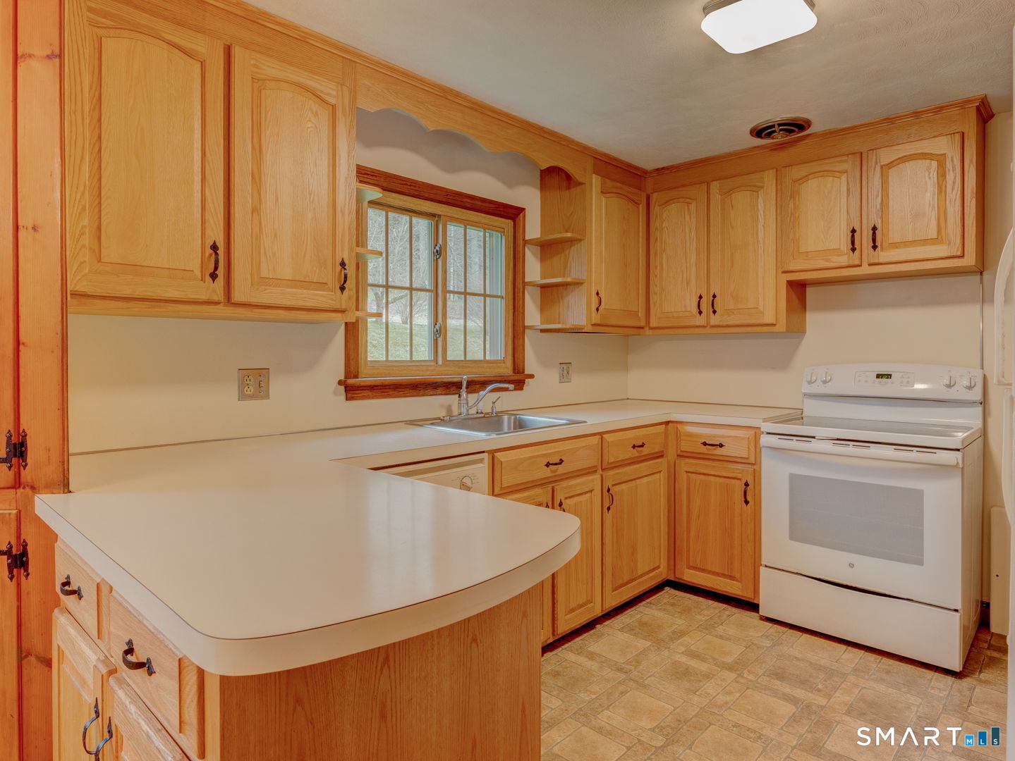 141 Parker Road Somers, CT 06071 - Photo 9 of 38