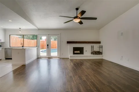 a view of a livingroom with a ceiling fan window and a fireplace