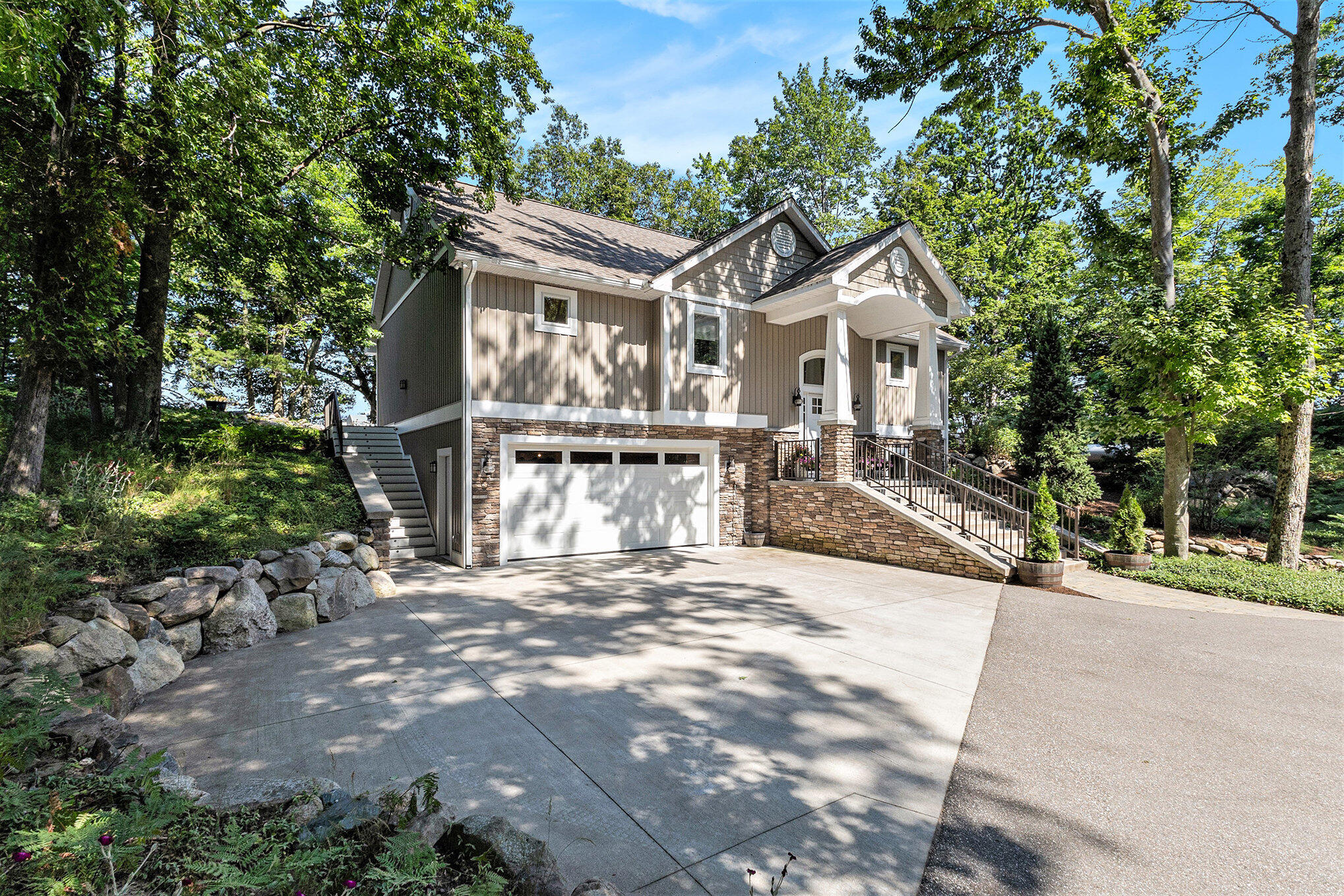 Ample Parking, Natural Landscaping