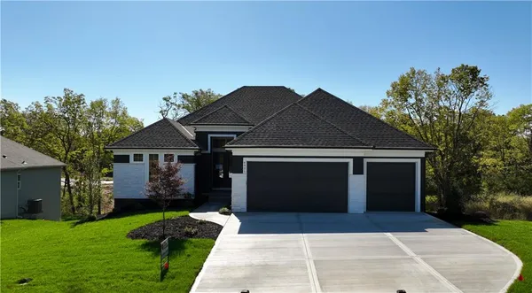 $942,620 | 4921 Northwest 70th Terrace, Kansas City, MO 64151