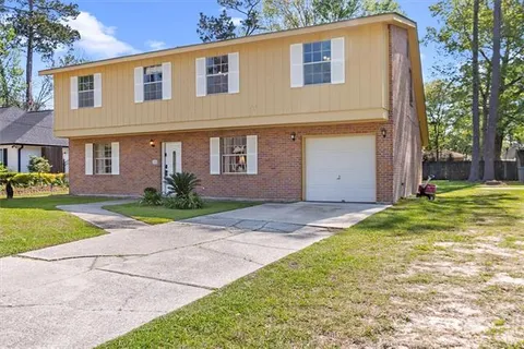 $310,000 | 220 Chestnut Street, Mandeville, LA 70471