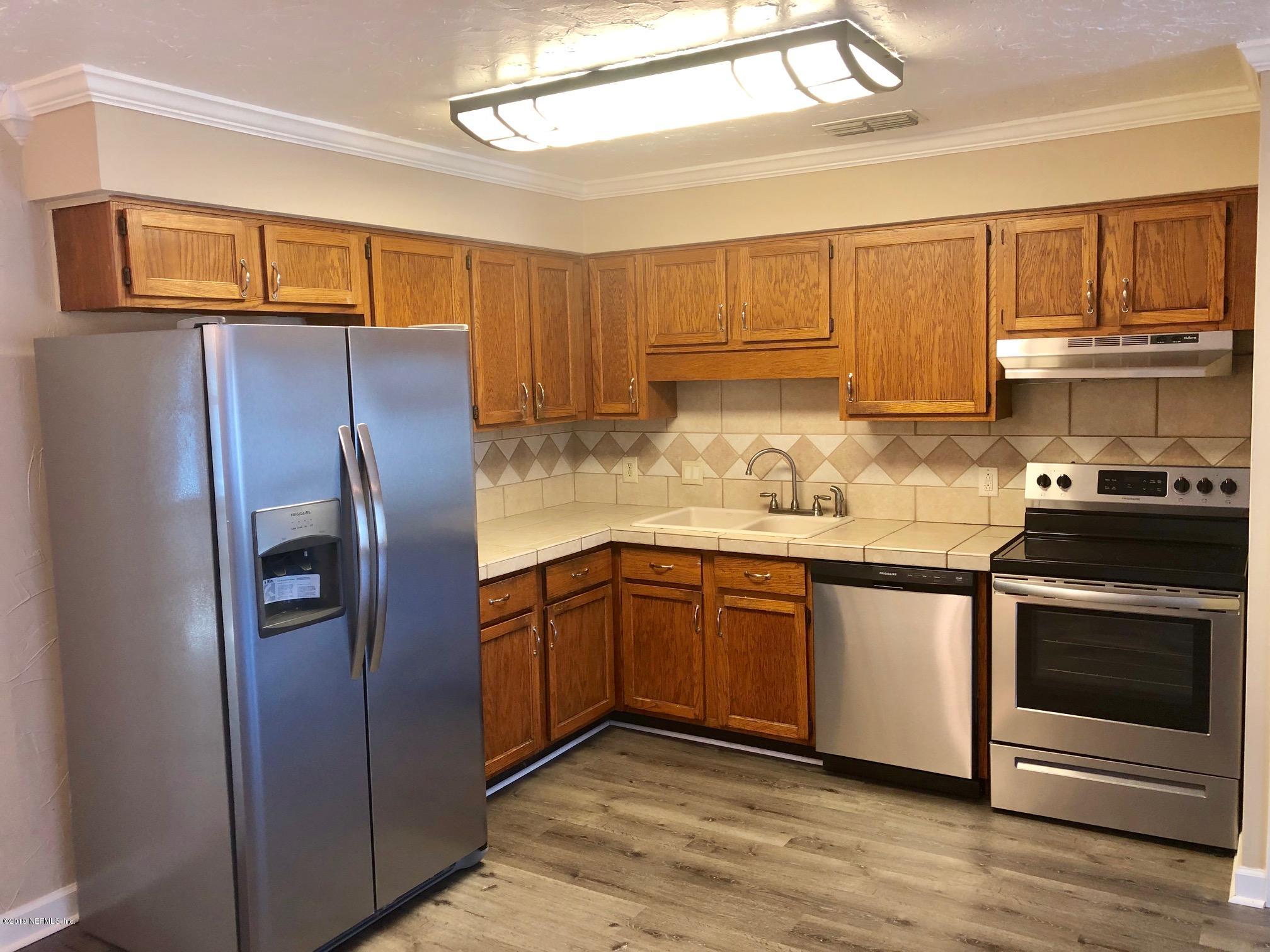 86078 Spring Meadow Avenue Yulee, FL 32097 - Photo 2 of 19 kitchen