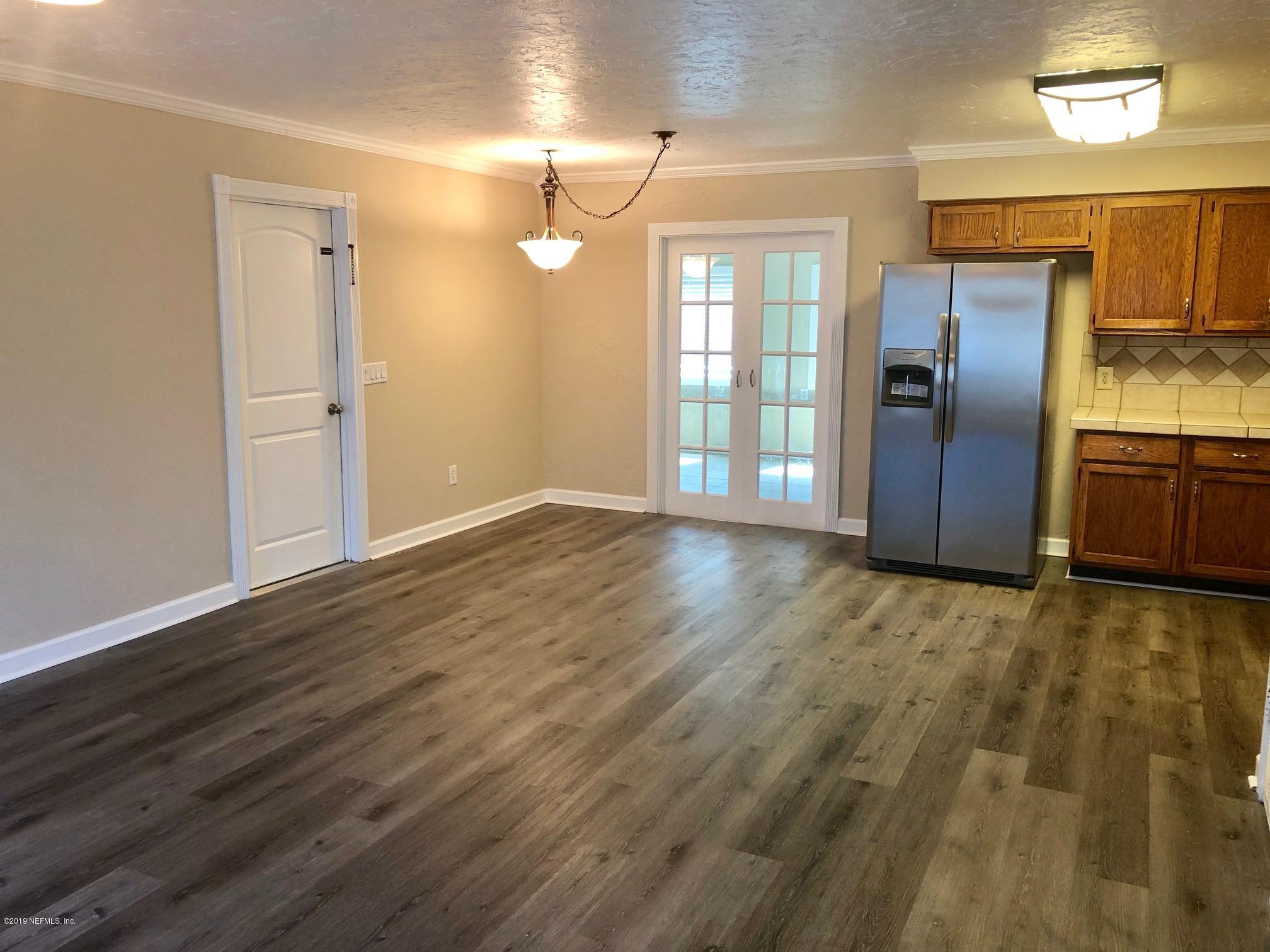 86078 Spring Meadow Avenue Yulee, FL 32097 - Photo 8 of 19 kitchen and dining