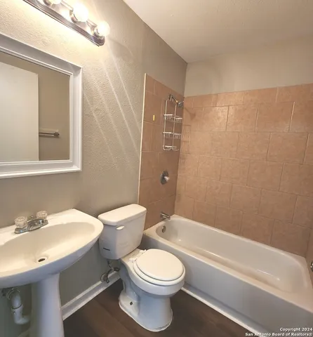 $965 | 924 West Kings Highway, Unit 3, San Antonio, TX 78201