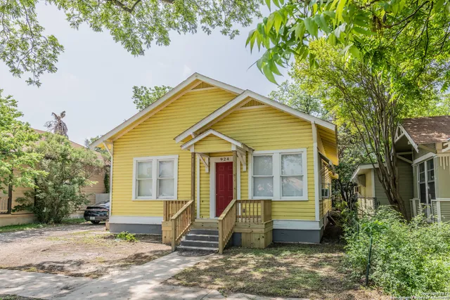 $965 | 924 West Kings Highway, Unit 3, San Antonio, TX 78201