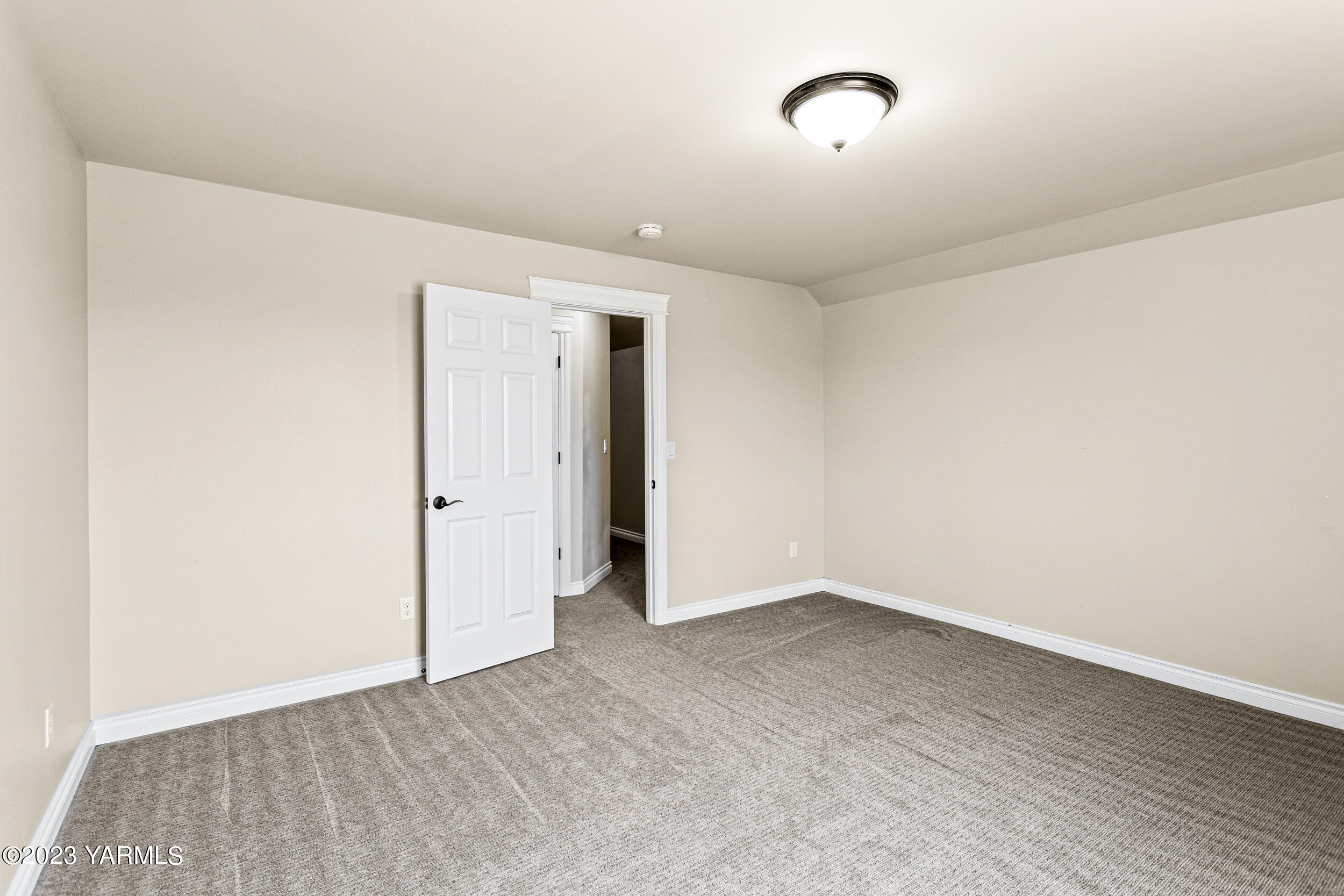 245 West Huntzinger Road Selah, WA 98942 - Photo 21 of 54 an empty room with a ceiling fan and wooden floor