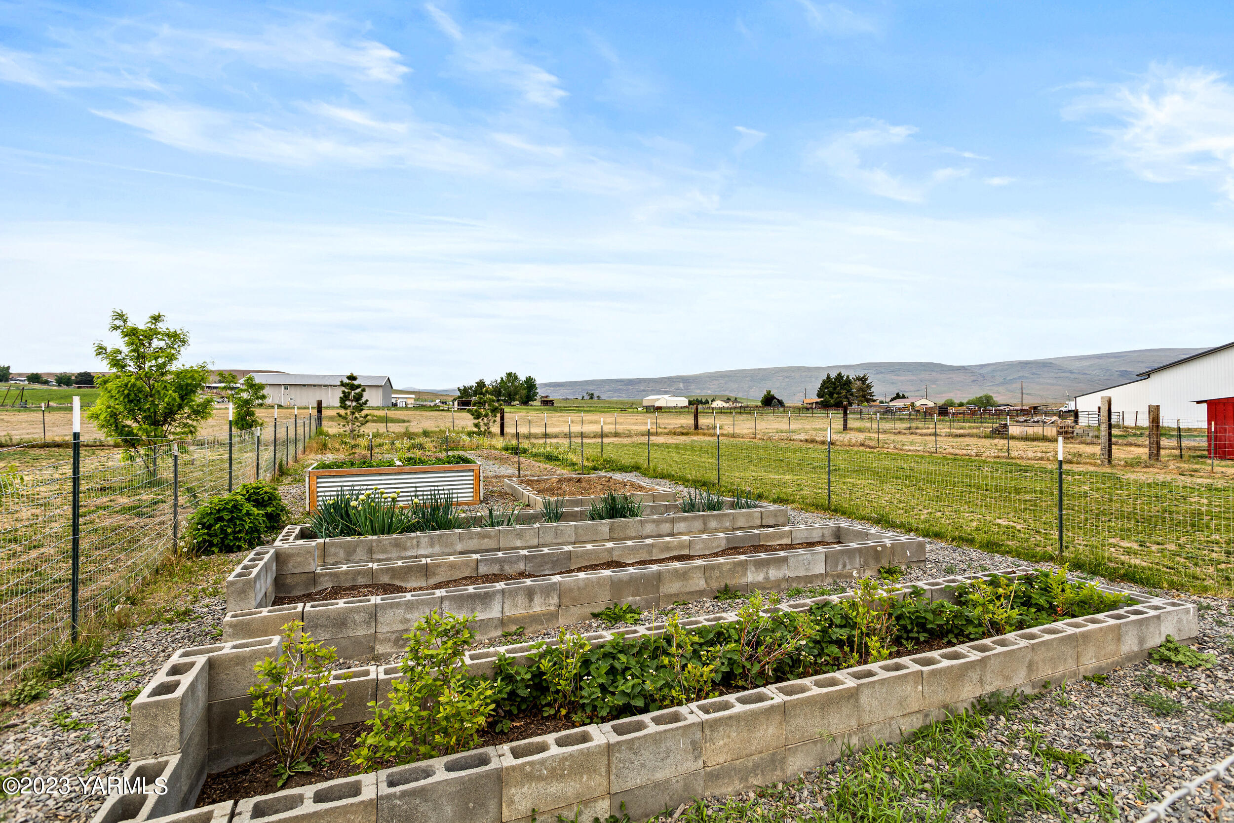 245 West Huntzinger Road Selah, WA 98942 - Photo 28 of 54 a view of a city street view with ocean view