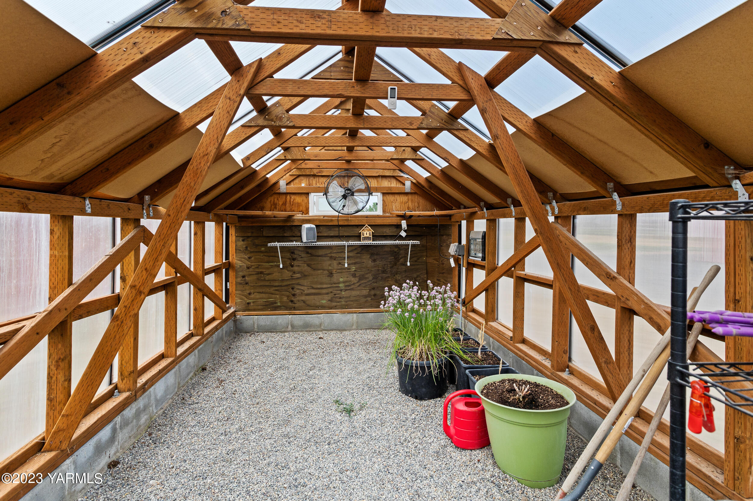 245 West Huntzinger Road Selah, WA 98942 - Photo 31 of 54 a view of an entryway