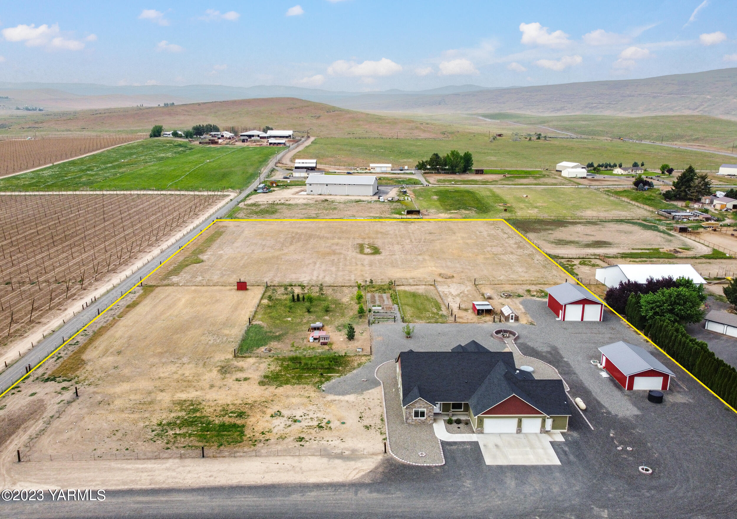 245 West Huntzinger Road Selah, WA 98942 - Photo 44 of 54 a view of a city