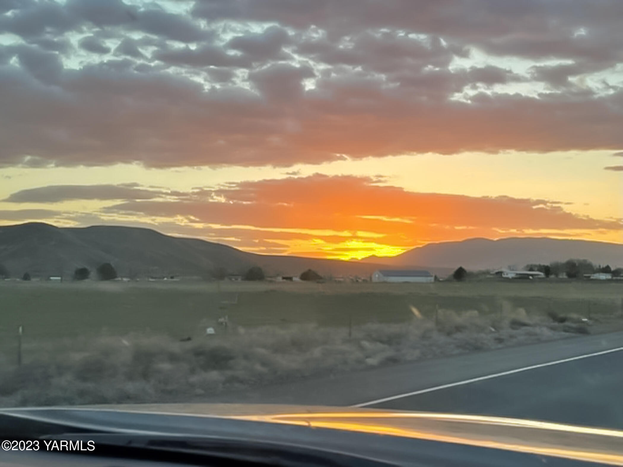 245 West Huntzinger Road Selah, WA 98942 - Photo 48 of 54 a view of city and mountain