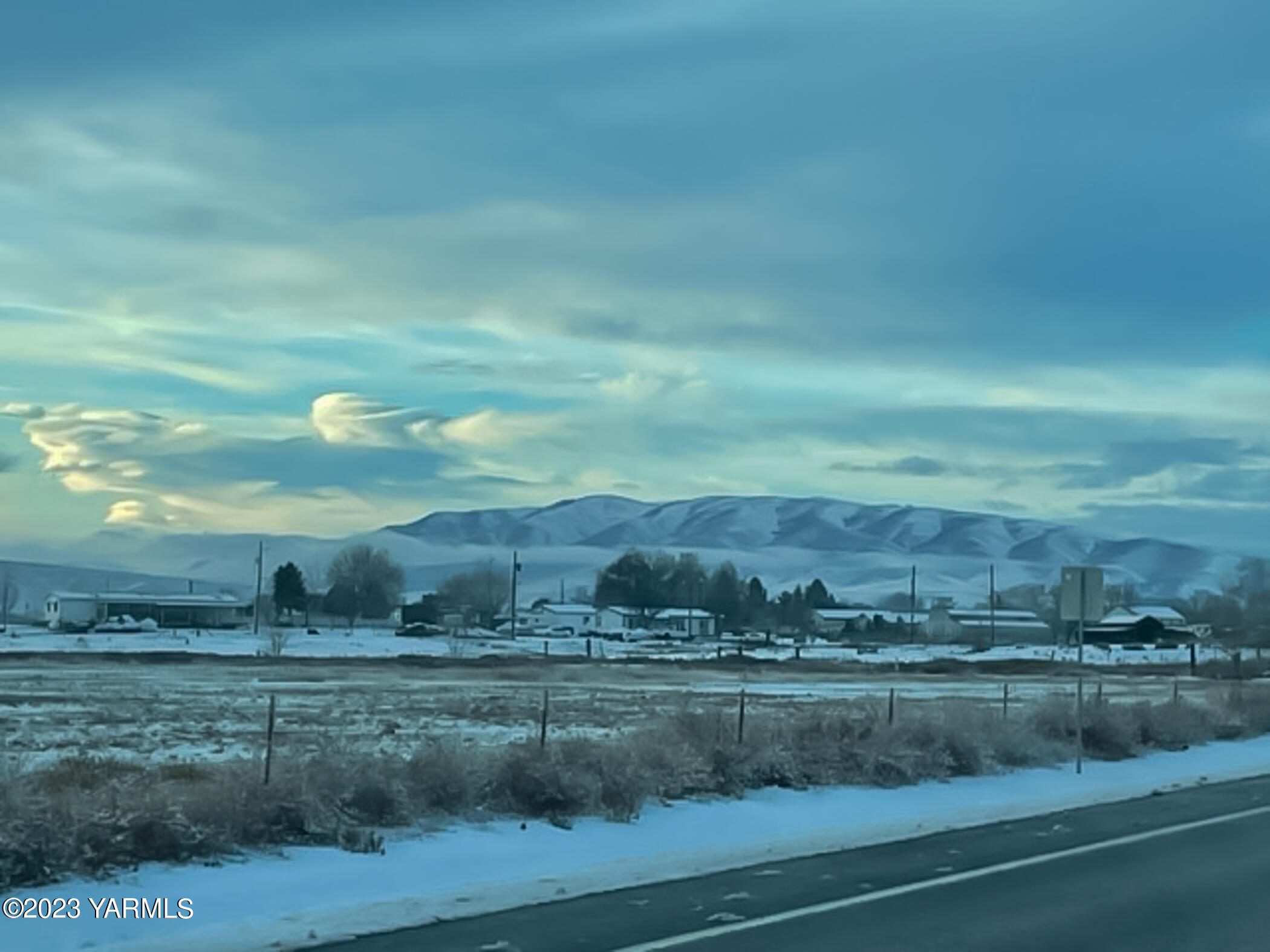 245 West Huntzinger Road Selah, WA 98942 - Photo 52 of 54 front view of a house with a yard