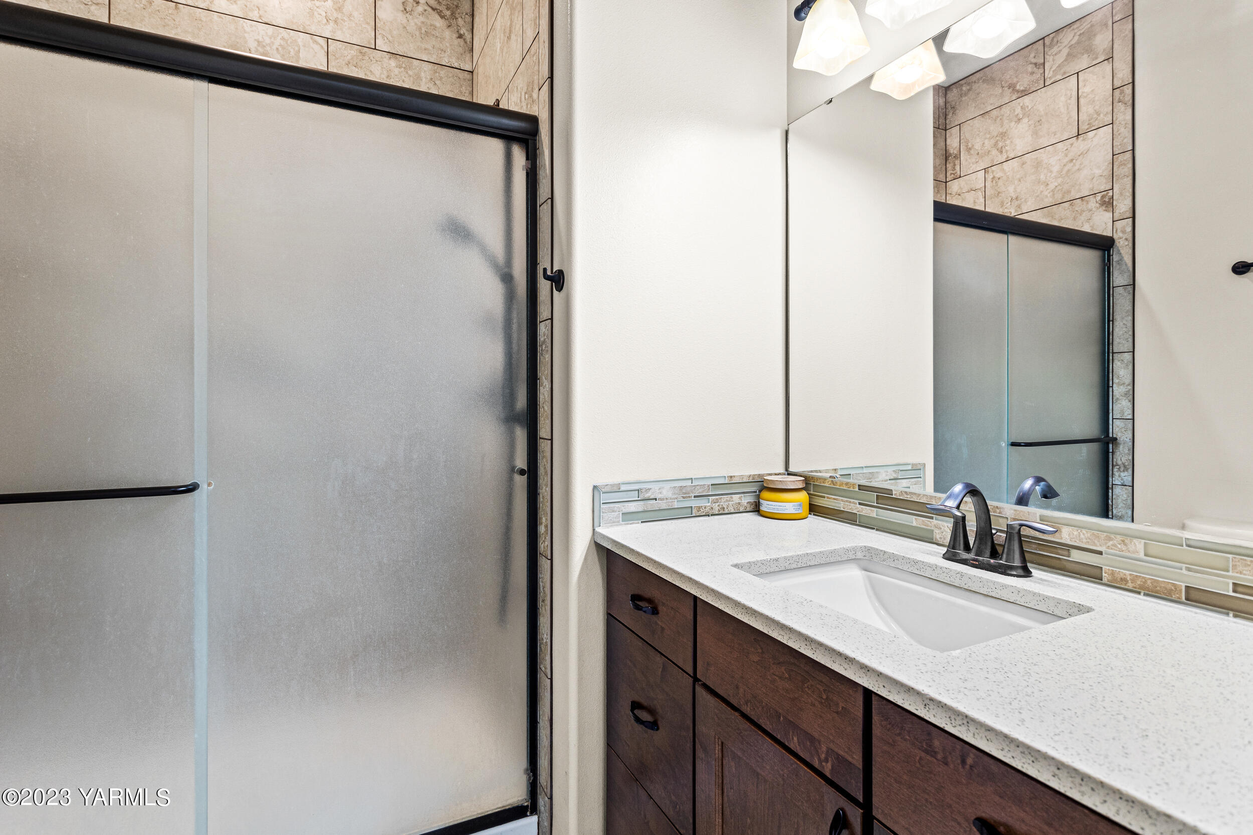 245 West Huntzinger Road Selah, WA 98942 - Photo 8 of 54 a bathroom with a sink and a mirror