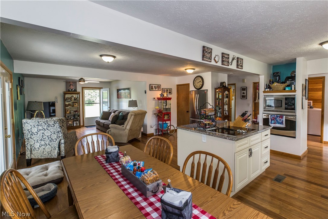3255 Hommon Road Ravenna, OH 44266 - Photo 9 of 27 Owner kitchen, dining and living.