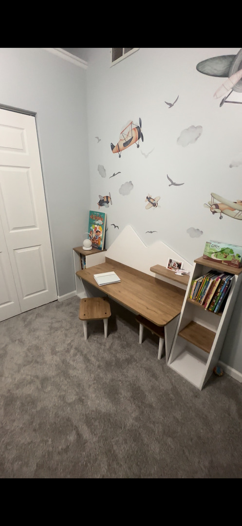 1063 Stillwater Road, Unit 1063 Elgin, IL 60120 - Photo 9 of 17 a view of a room with gym equipment