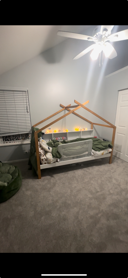 1063 Stillwater Road, Unit 1063 Elgin, IL 60120 - Photo 10 of 17 a closeup of a fireplace