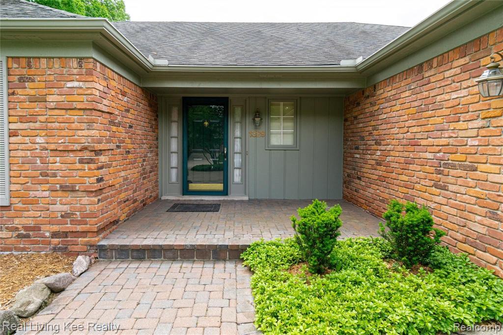 1329 Greenleaf Drive Rochester Hills, MI 48309 - Photo 3 of 49