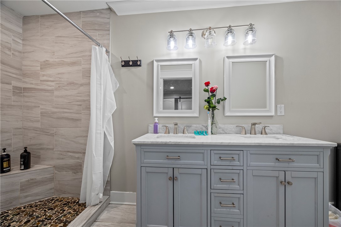 318 South Pine Street Walhalla, SC 29691 - Photo 23 of 50 Primary Bath