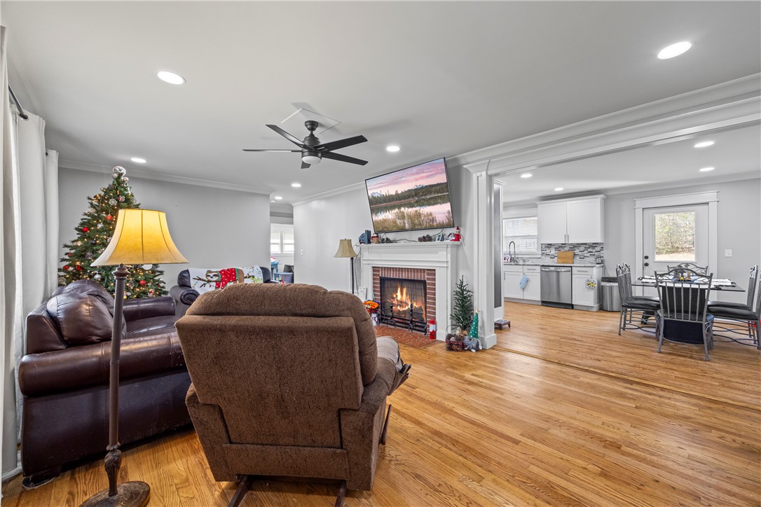 318 South Pine Street Walhalla, SC 29691 - Photo 3 of 50 Living Room