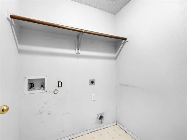 $2,800 | 204 Patton Drive, Cedar Hill, TX 75104