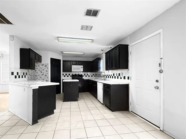 $2,800 | 204 Patton Drive, Cedar Hill, TX 75104