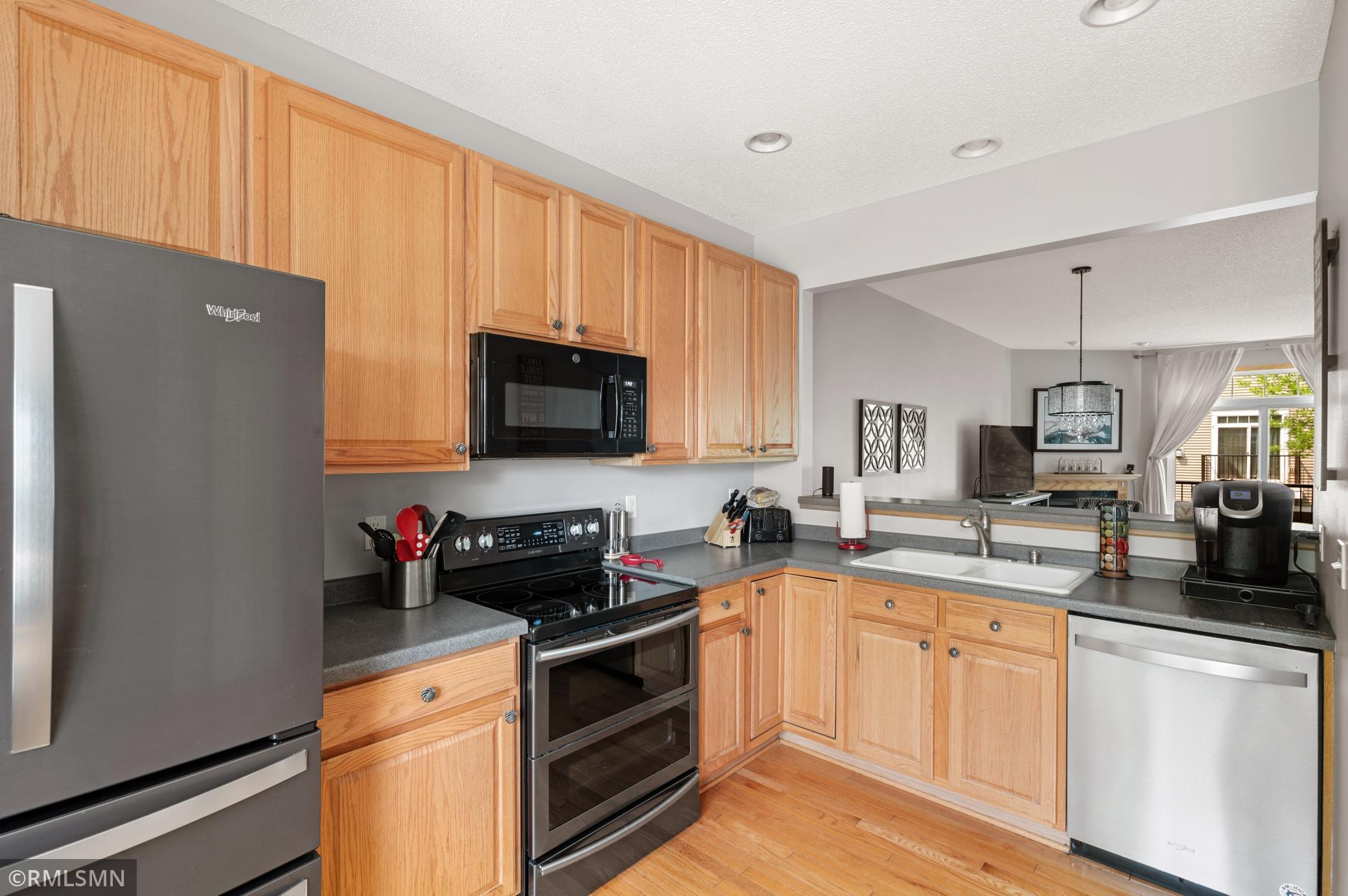 1756 Riverside Drive Shakopee, MN 55379 - Photo 3 of 25