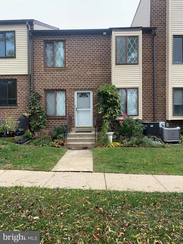$225,000 | 5200 Hilltop Drive, Unit S8, Brookhaven, PA 19015