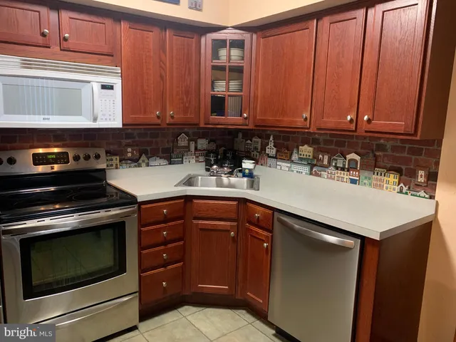 $225,000 | 5200 Hilltop Drive, Unit S8, Brookhaven, PA 19015