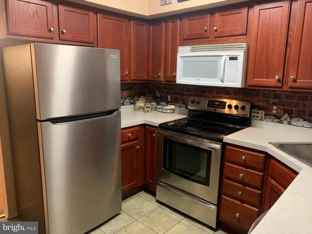 $225,000 | 5200 Hilltop Drive, Unit S8, Brookhaven, PA 19015