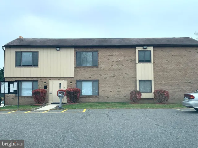 $225,000 | 5200 Hilltop Drive, Unit S8, Brookhaven, PA 19015