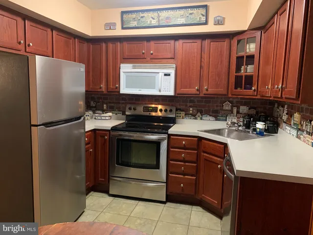 $225,000 | 5200 Hilltop Drive, Unit S8, Brookhaven, PA 19015