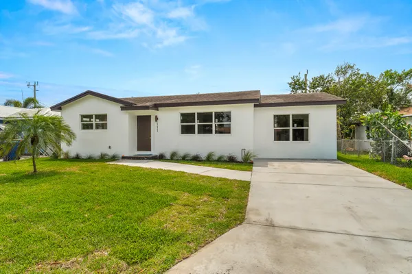 $3,500 | 111 West 35th Street, Riviera Beach, FL 33404