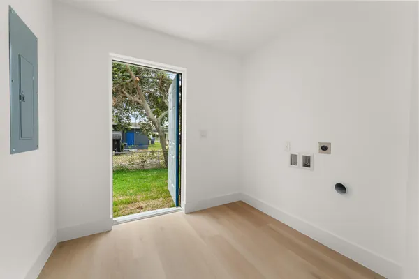 $3,500 | 111 West 35th Street, Riviera Beach, FL 33404