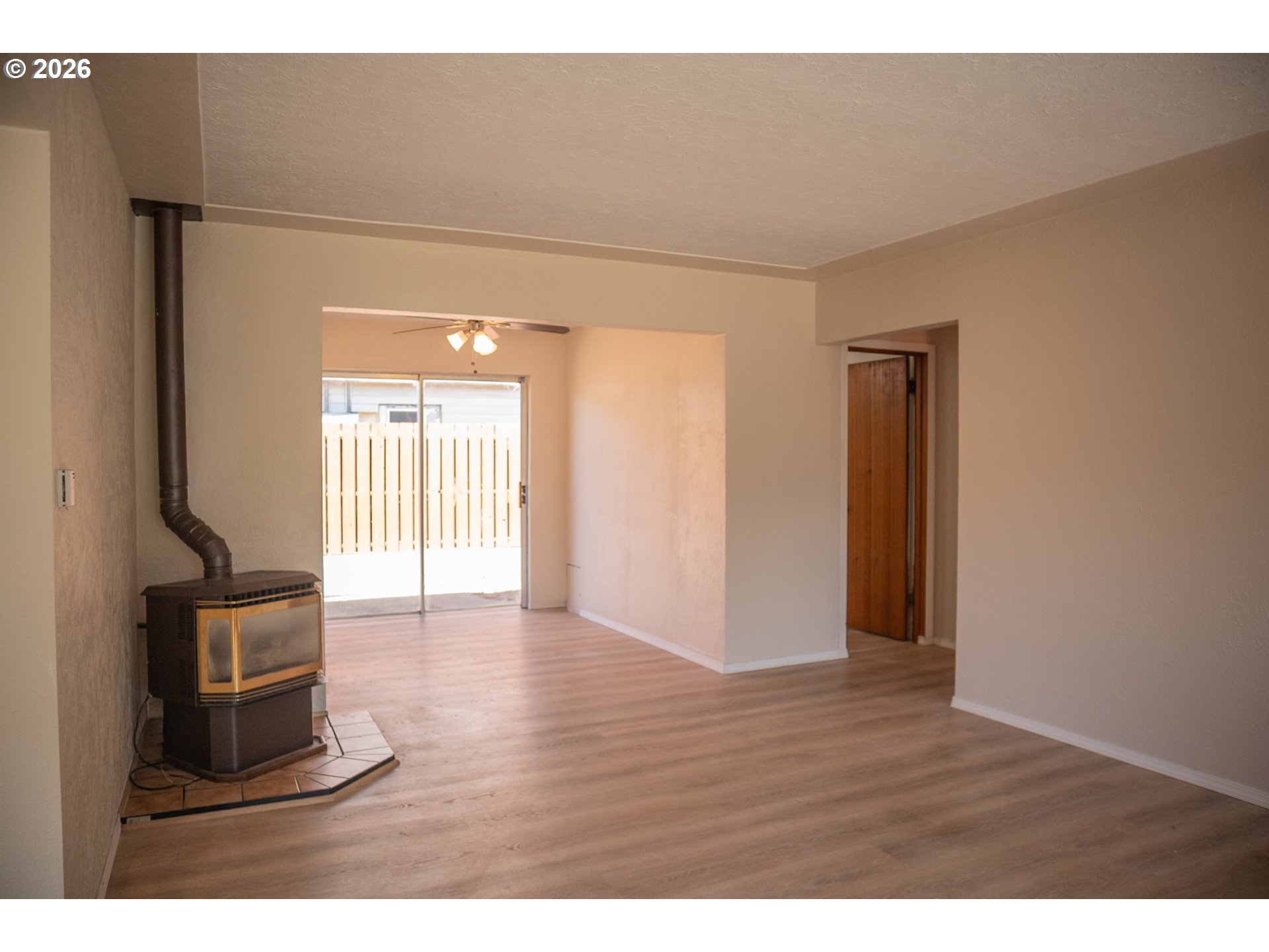 905 Chenowith Loop Road The Dalles, OR 97058 - Photo 2 of 20